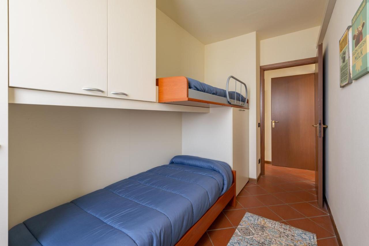 Pool - Marge Apartment - By Host4U Padenghe sul Garda Luaran gambar