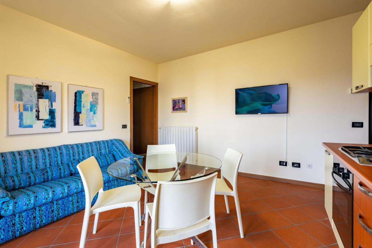 Pool - Marge Apartment - By Host4U Padenghe sul Garda Luaran gambar