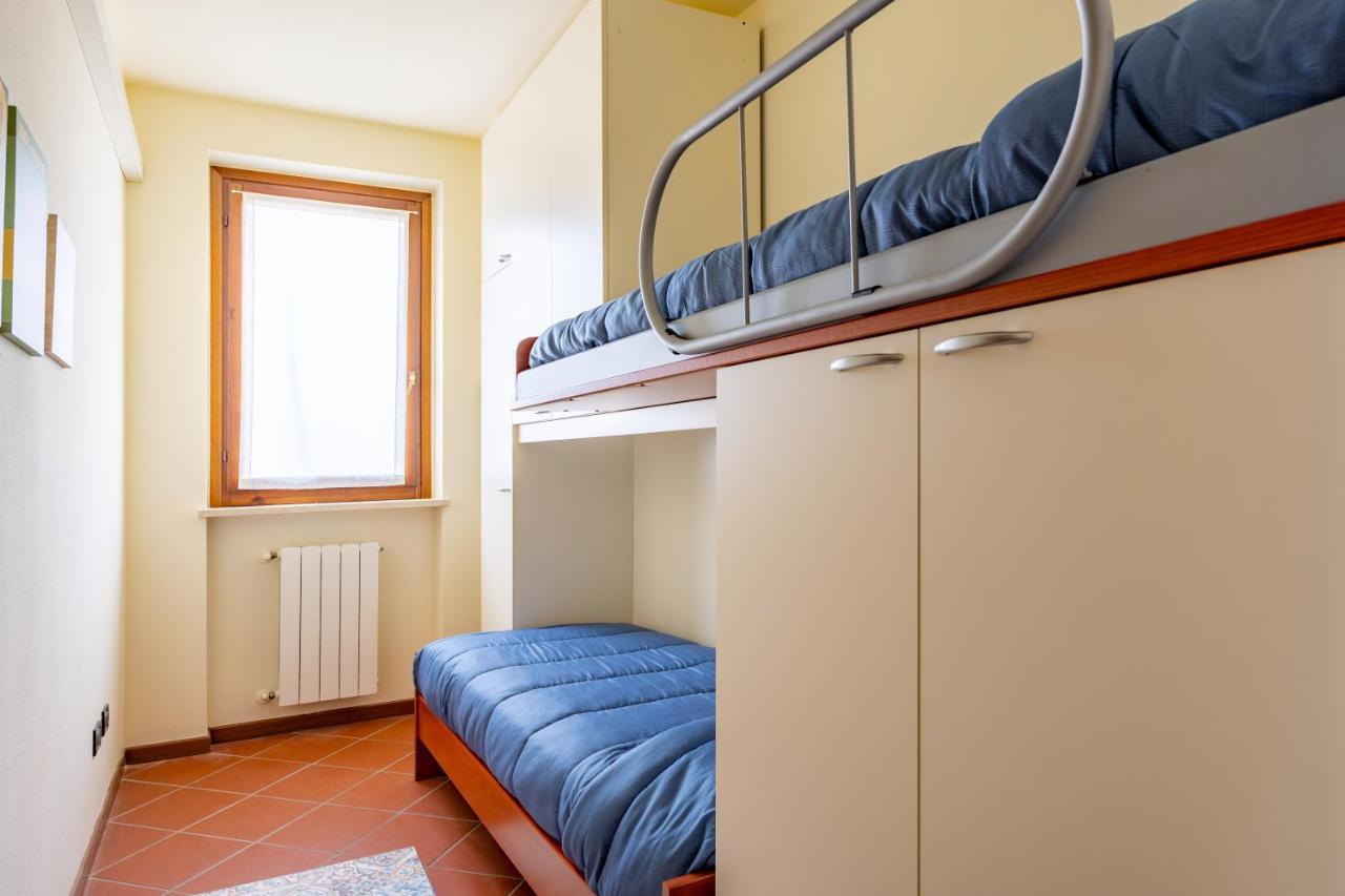 Pool - Marge Apartment - By Host4U Padenghe sul Garda Luaran gambar