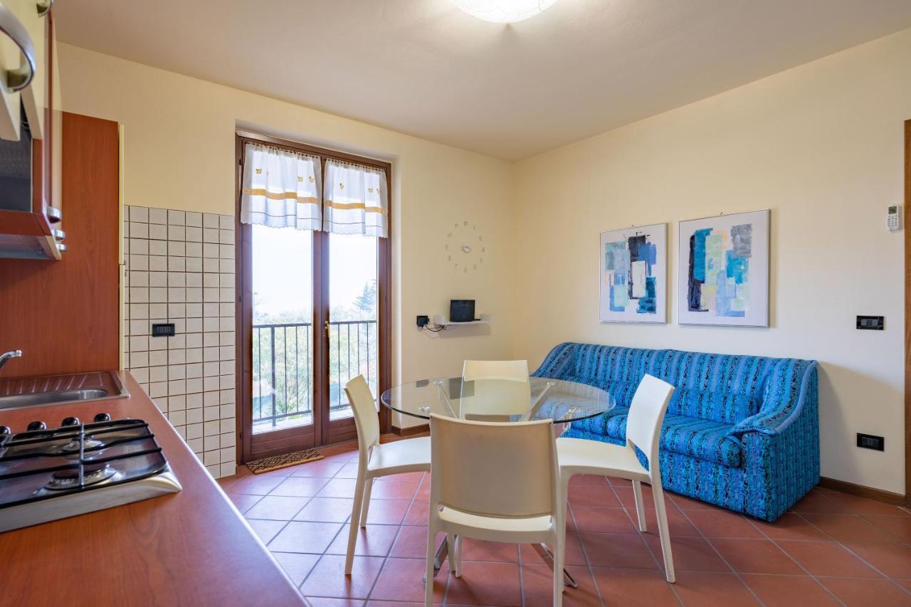 Pool - Marge Apartment - By Host4U Padenghe sul Garda Luaran gambar