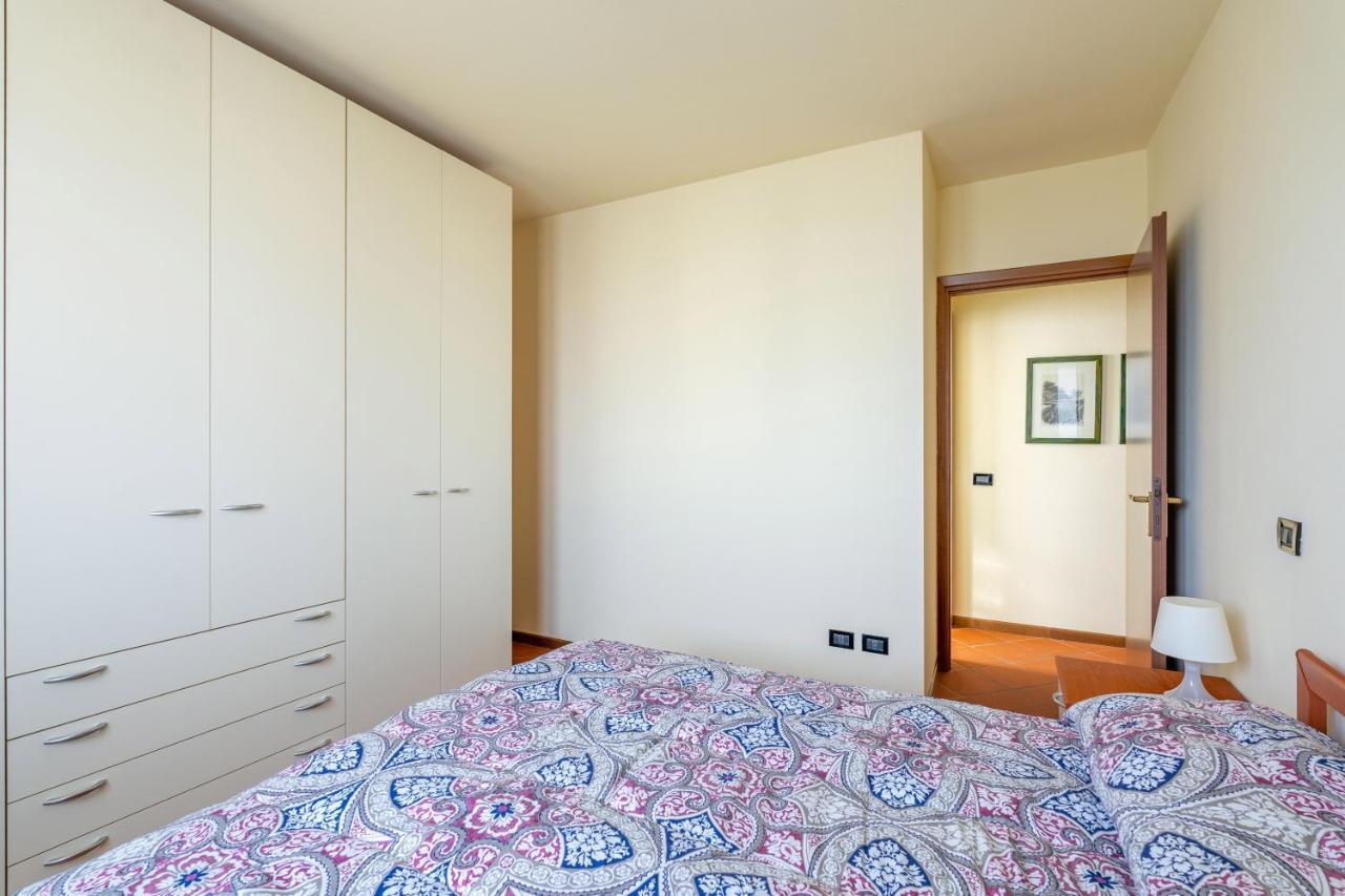 Pool - Marge Apartment - By Host4U Padenghe sul Garda Luaran gambar