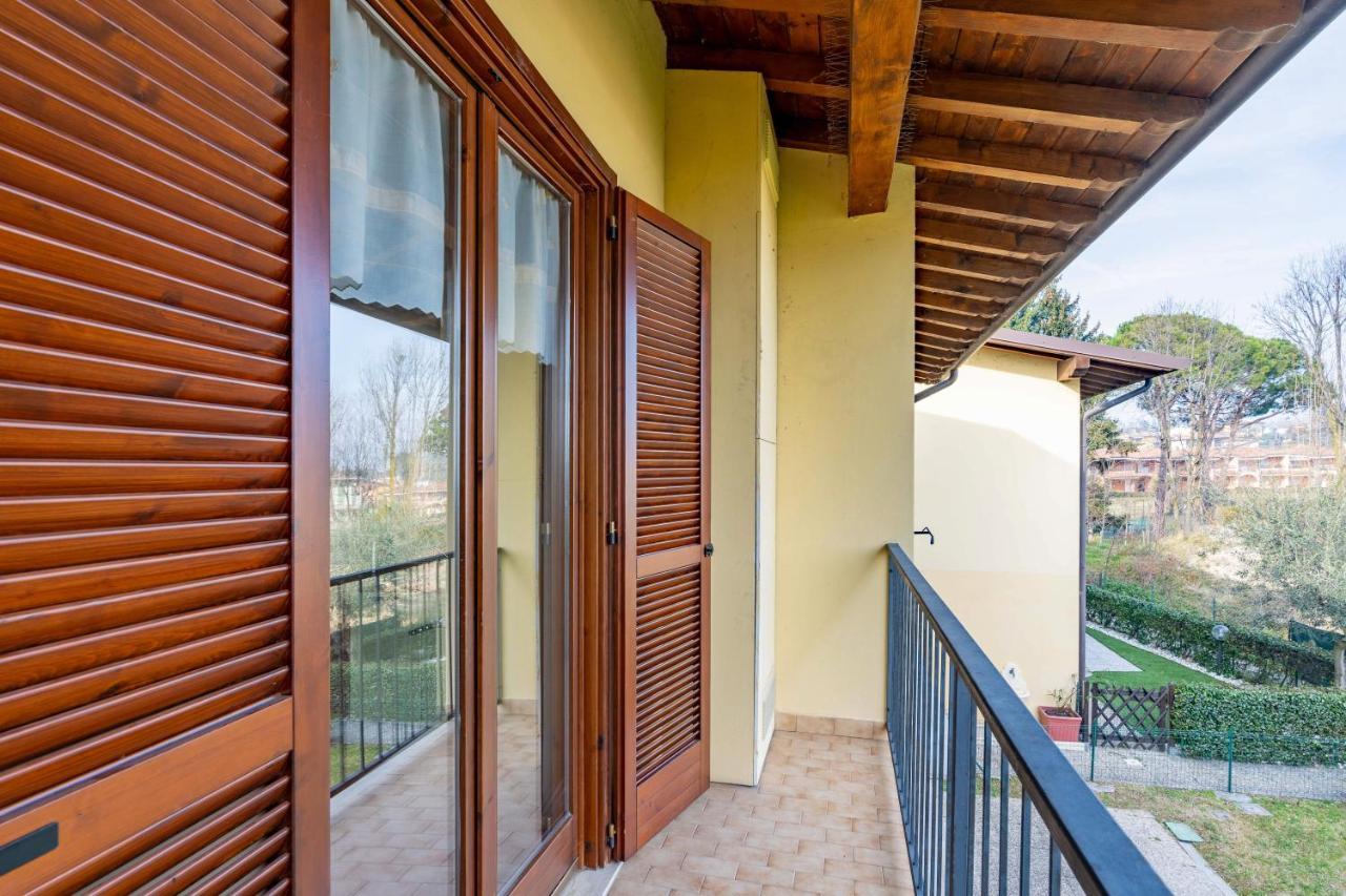 Pool - Marge Apartment - By Host4U Padenghe sul Garda Luaran gambar