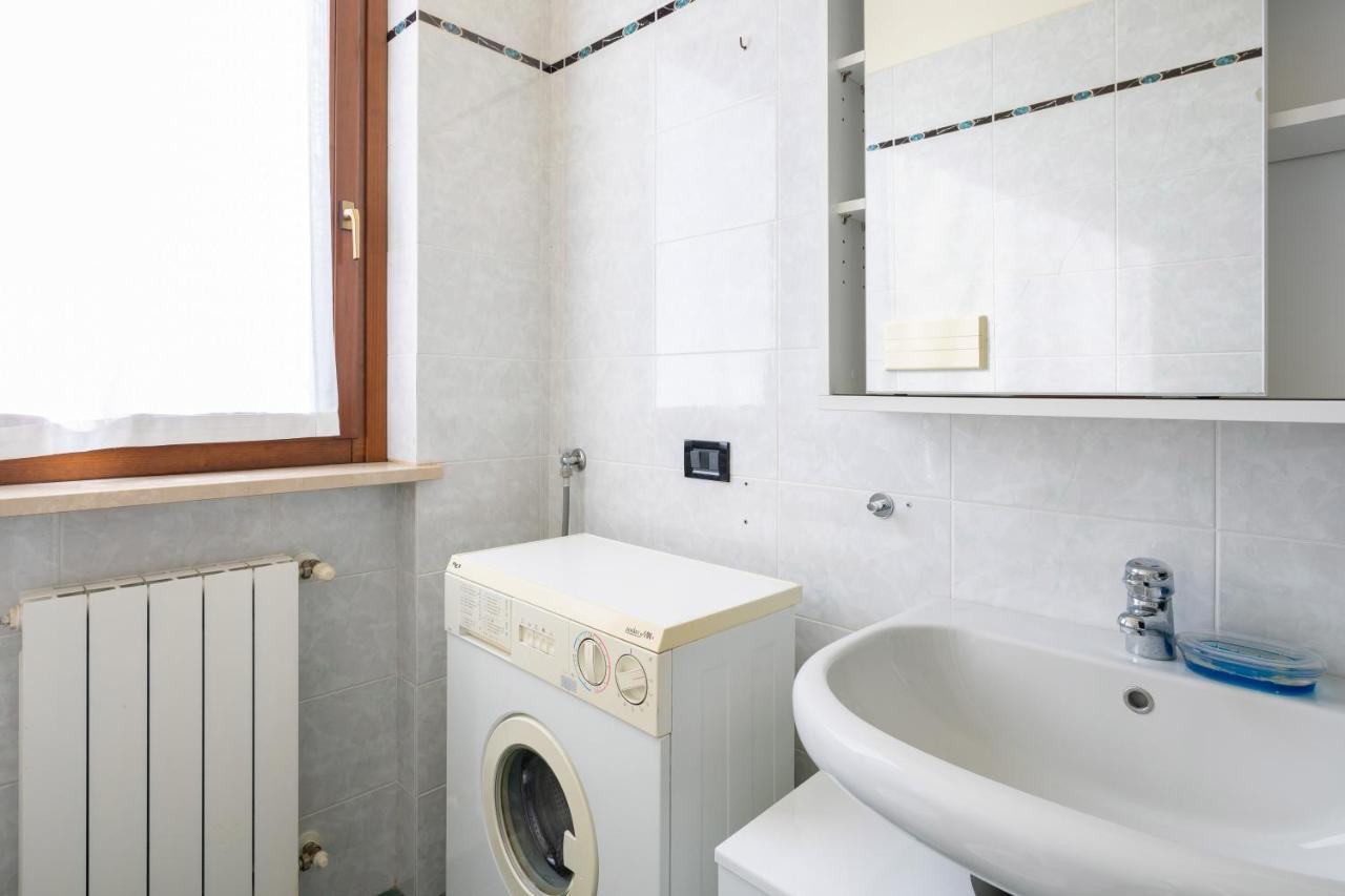 Pool - Marge Apartment - By Host4U Padenghe sul Garda Luaran gambar