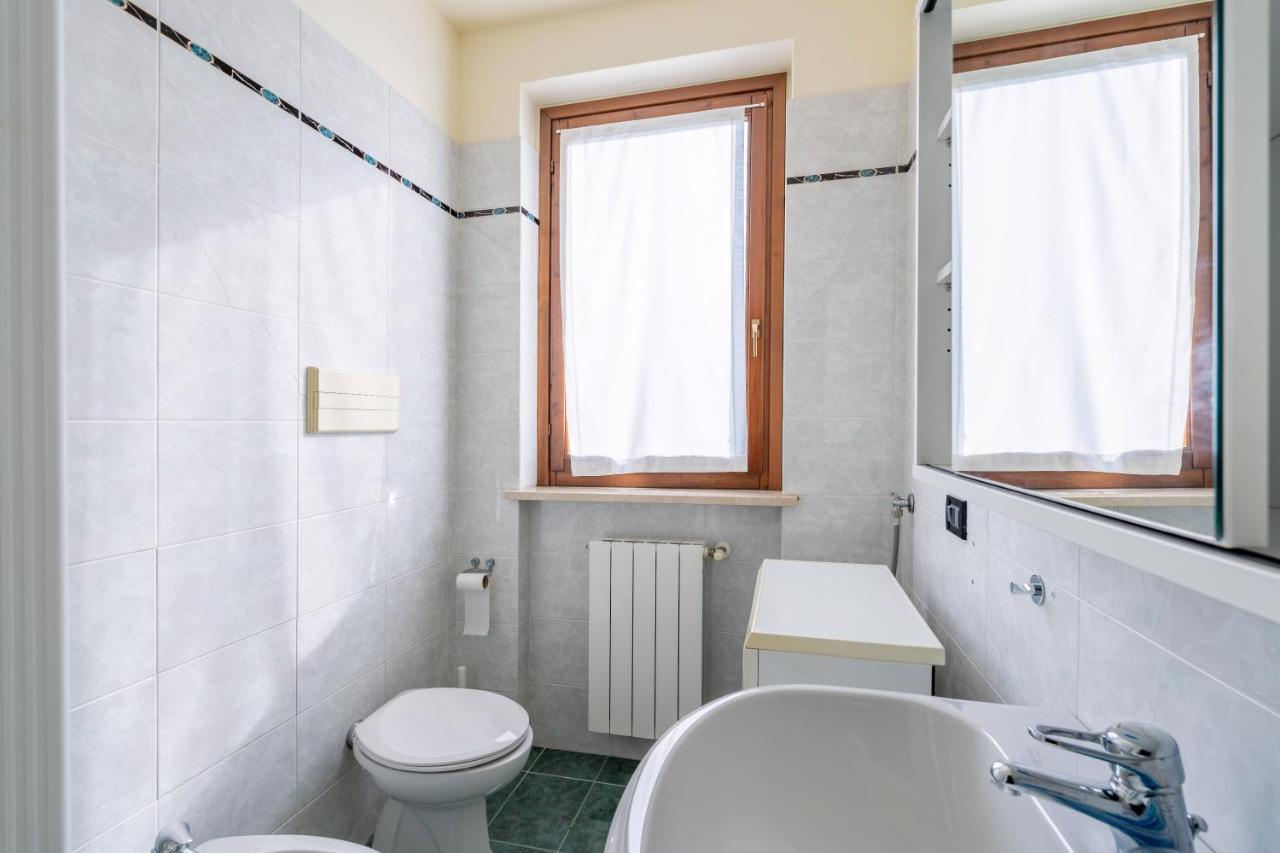 Pool - Marge Apartment - By Host4U Padenghe sul Garda Luaran gambar