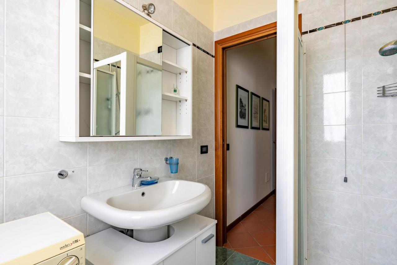 Pool - Marge Apartment - By Host4U Padenghe sul Garda Luaran gambar
