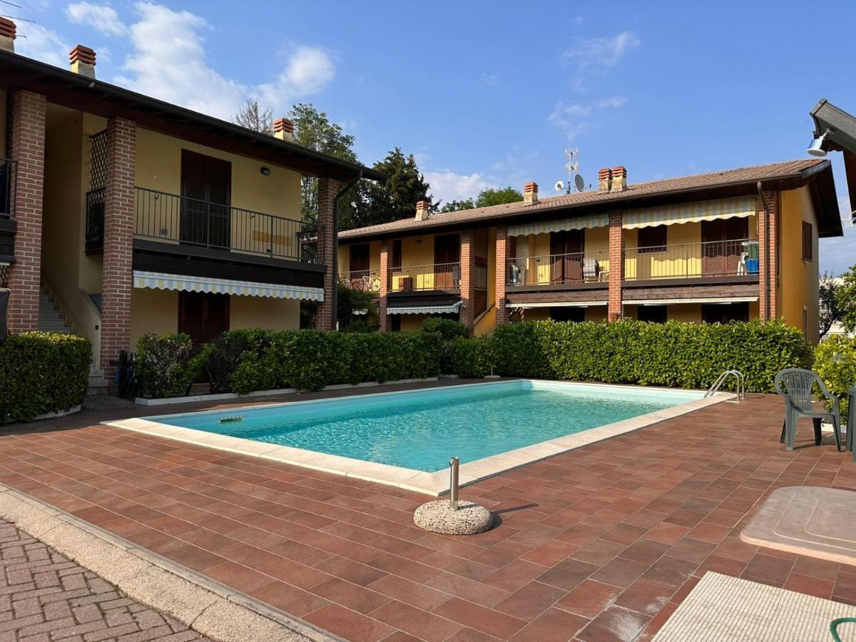 Pool - Marge Apartment - By Host4U Padenghe sul Garda Luaran gambar
